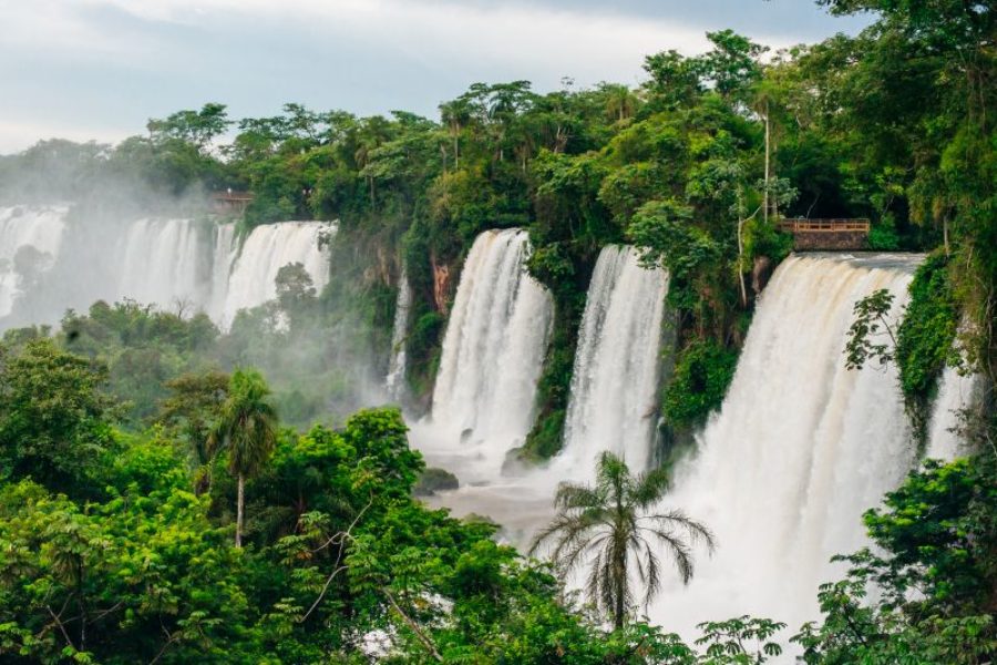Foz-do-Iguacu-Wasserfaelle-Brasilien-Naturwunder-GloboTur